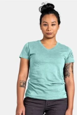 Dovetail - Woman's Solid V-Neck Tee -Prana Clothing Shop Capture 0b297925 1d0c 4890 b5ea 72c6890f560d