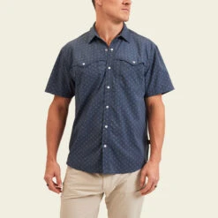 Howler Bros - Men's Open Country Tech Shirt -Prana Clothing Shop S24 SS Shirts Open Country Little Puddles Nightfall Model Front